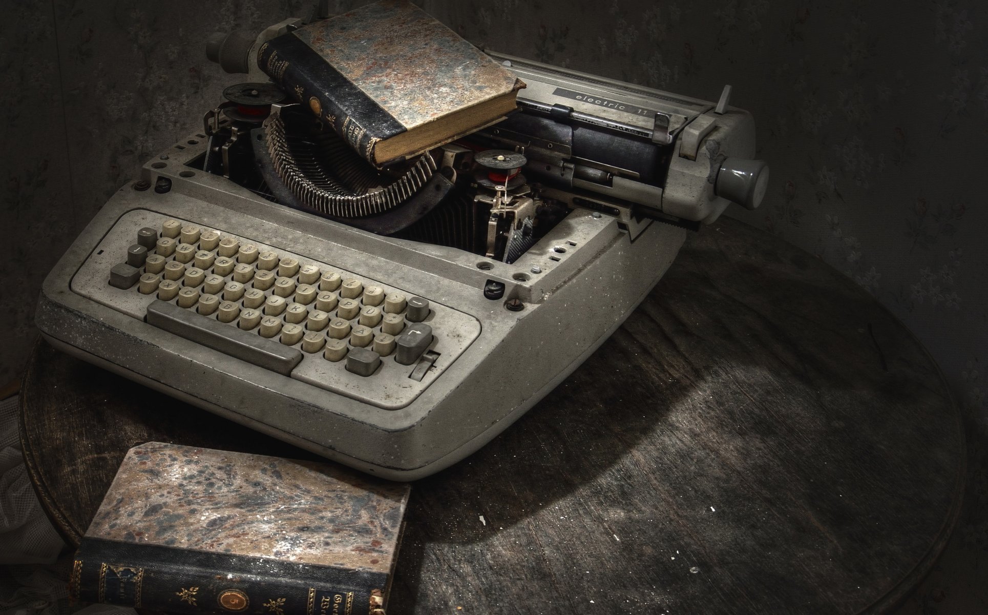 macchina da scrivere abbandonato perso