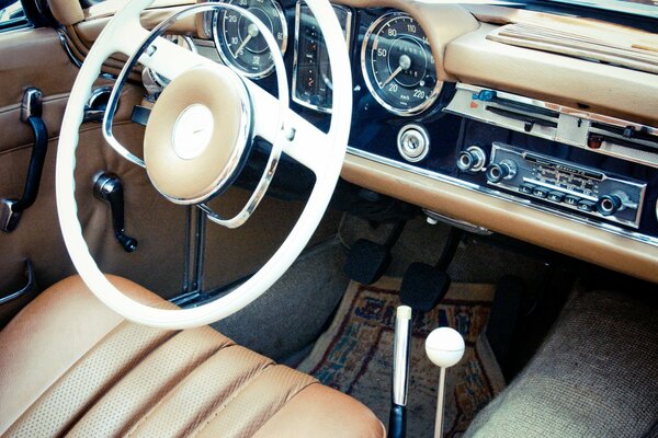 Foto Dell interno in pelle di Un auto Mercedes