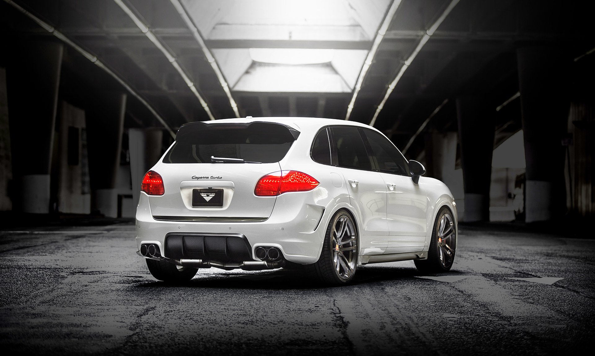 porsche v-ct edizione cayenne turbo bianco posteriore