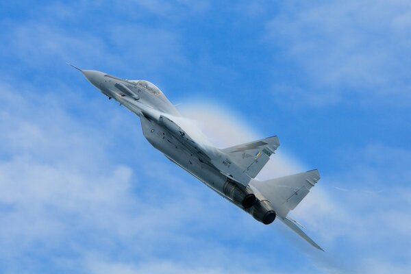 MiG-29 caccia molto bello