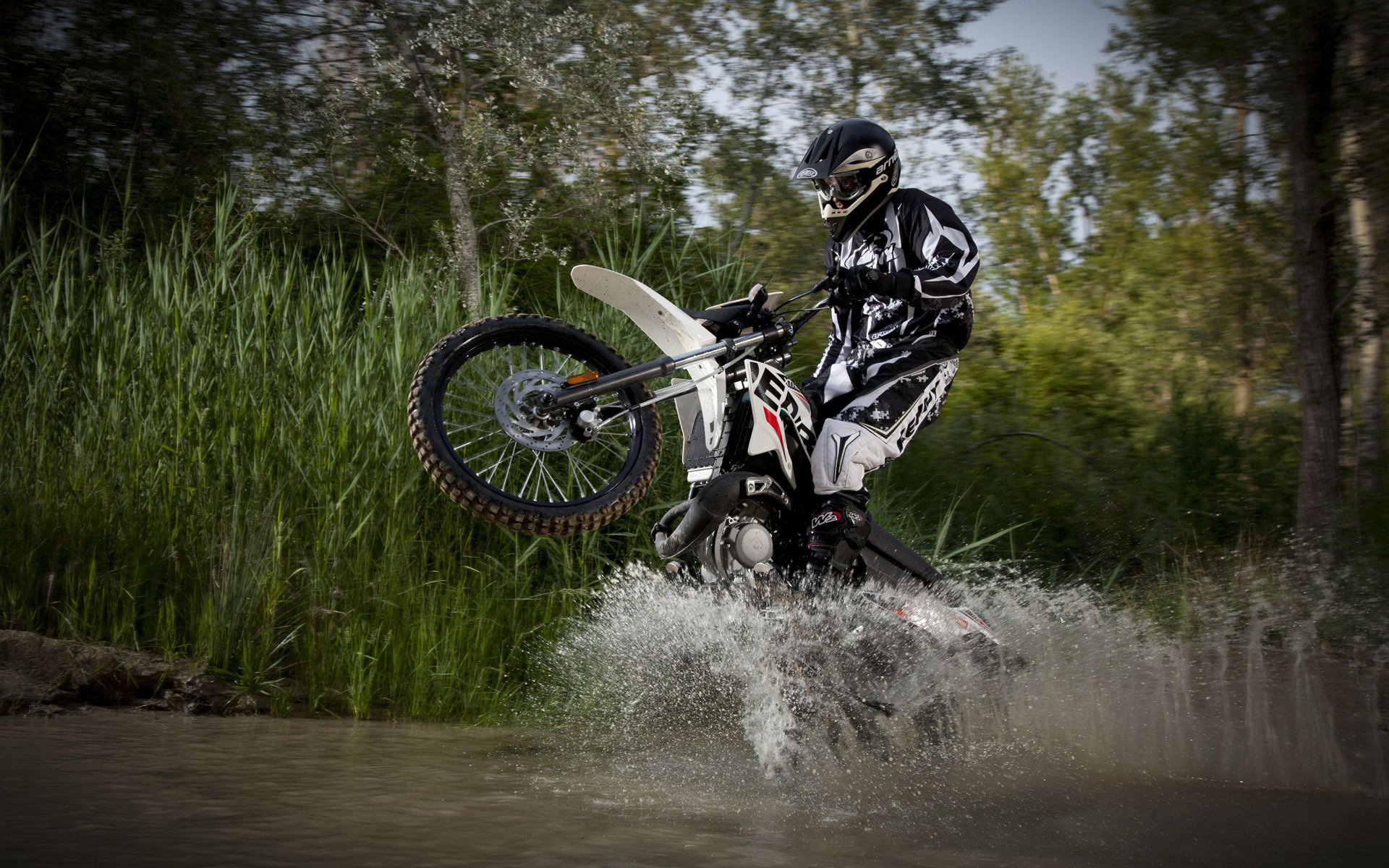 sport derbi moto splash moto moto acqua motorsport motocross dirt bike casco paesaggio