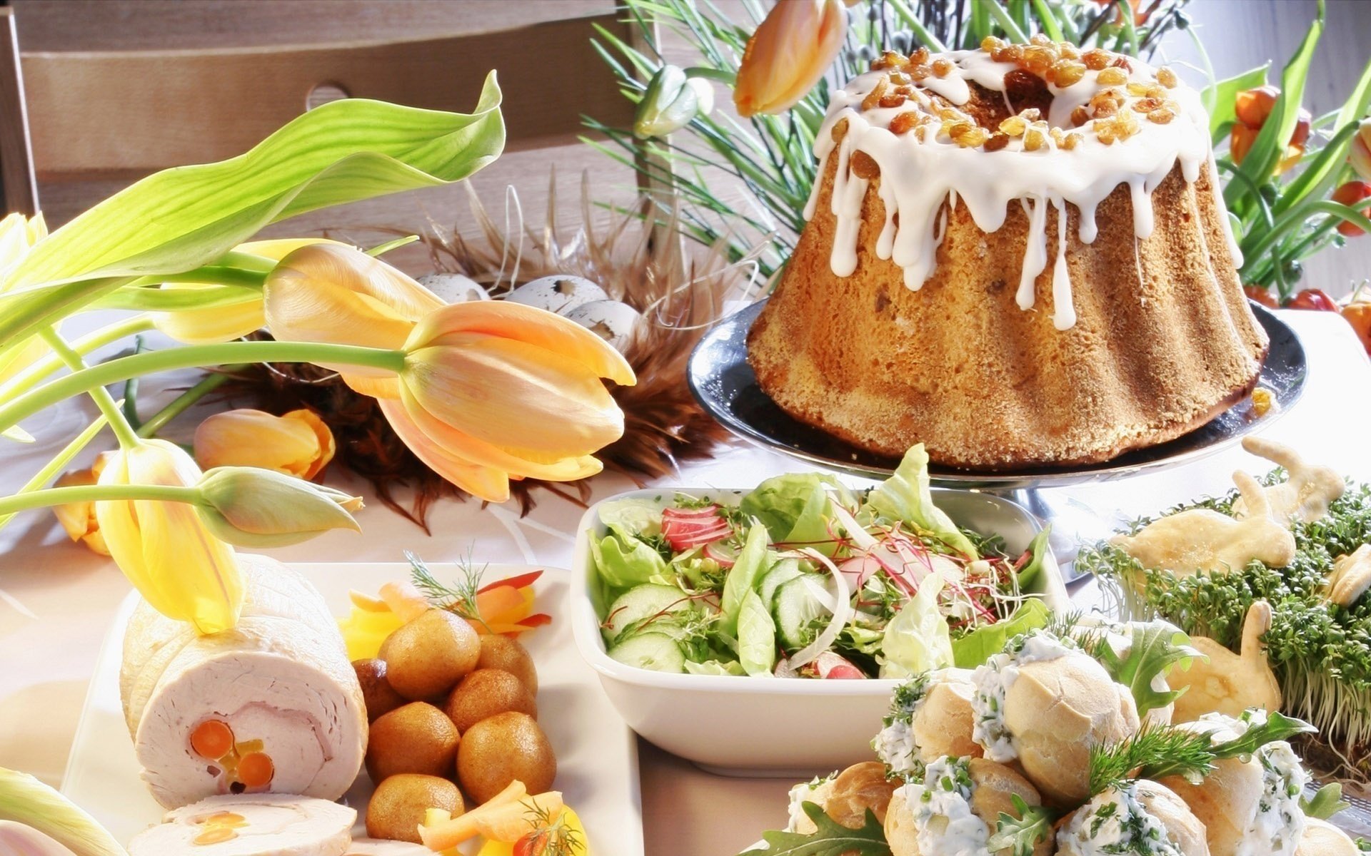 pasqua cibo fiori insalate torta praznik umore tavolo festa festa insalata tulipani uova prosciutto spuntino cupcake