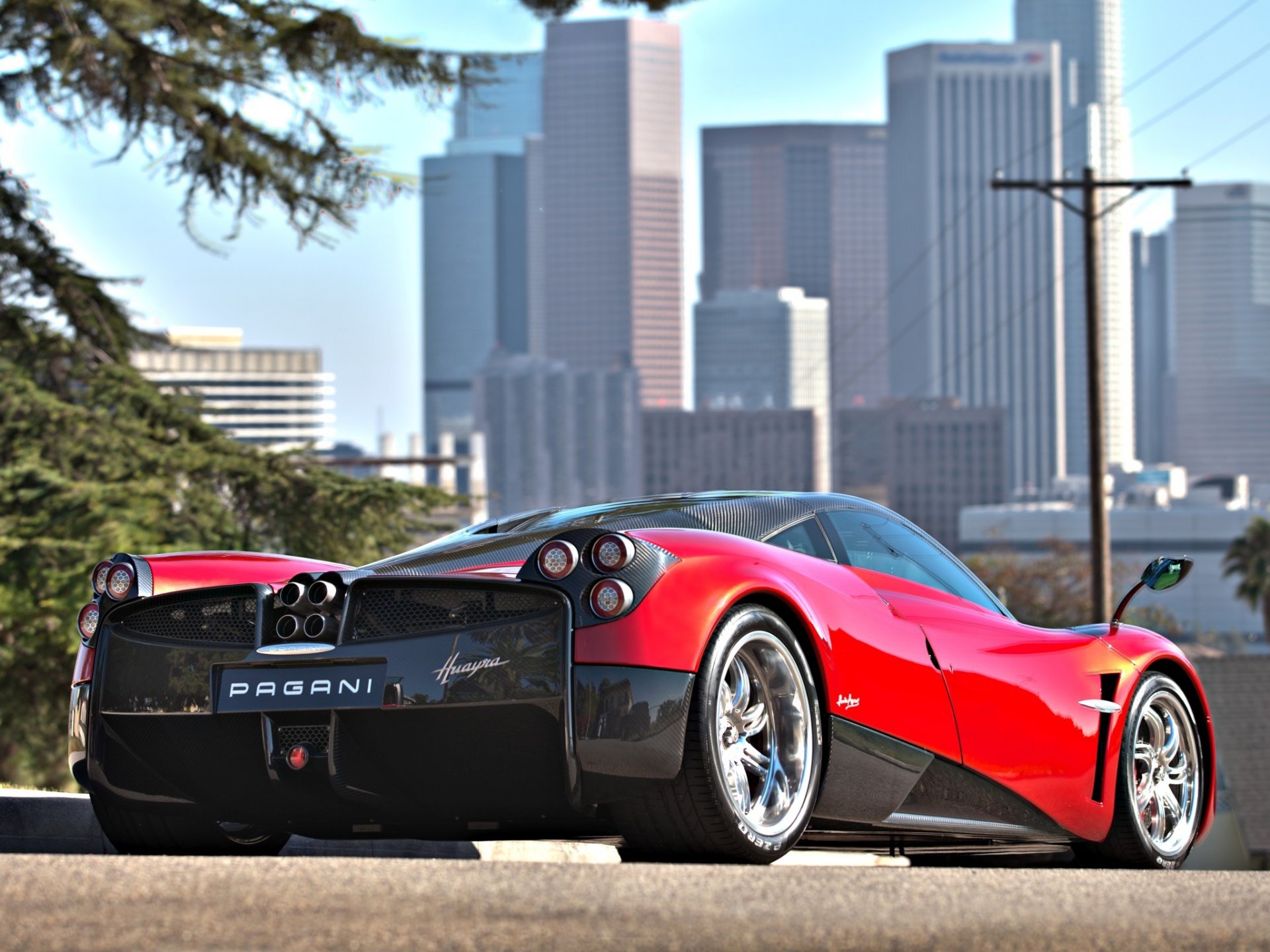 auto macchina pagani rosso città pagani huayra rossi