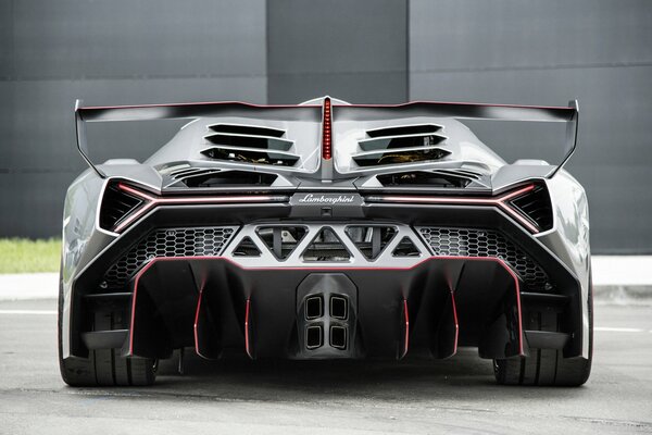 Vettura sportiva aggressiva Lamborghini Veneno