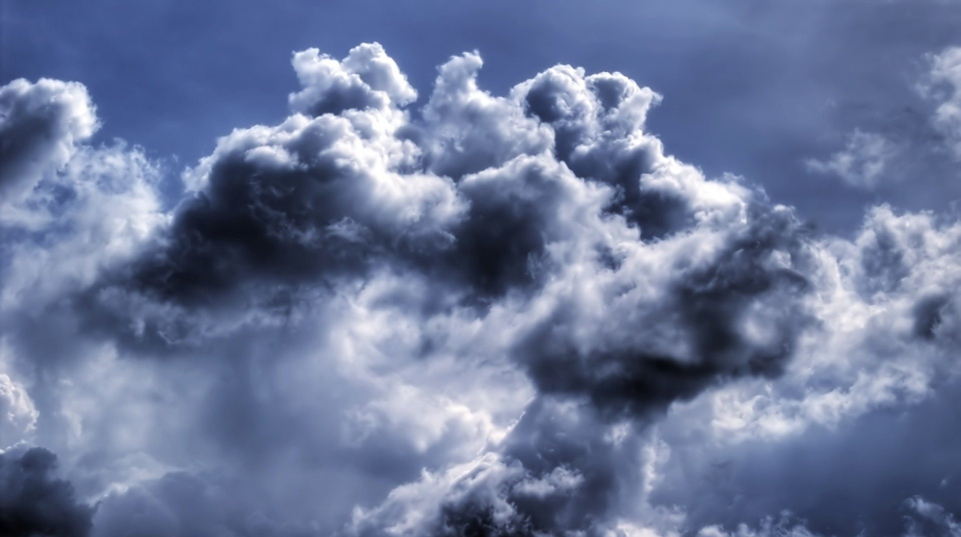 nuvole temporalesche nuvole macchie scure cielo