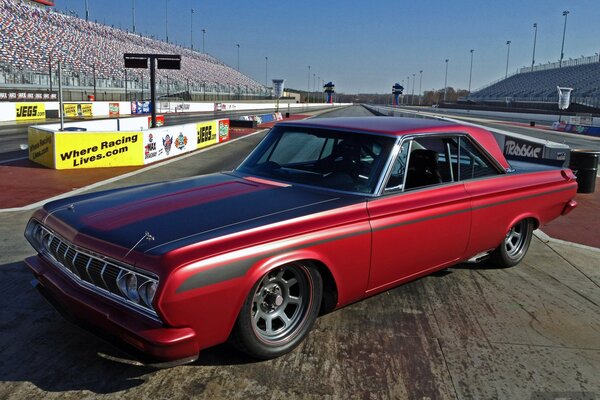 1964 Retro Plymouth in pista