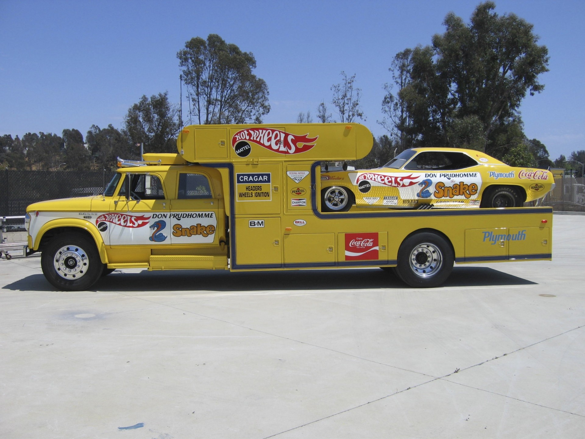 giallo camion plymouth
