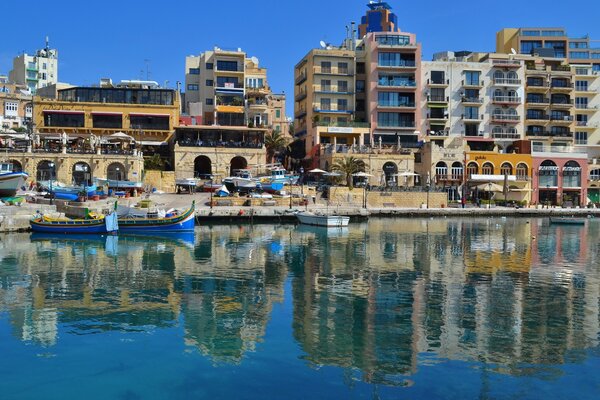 Case sulla costa della città di Malta