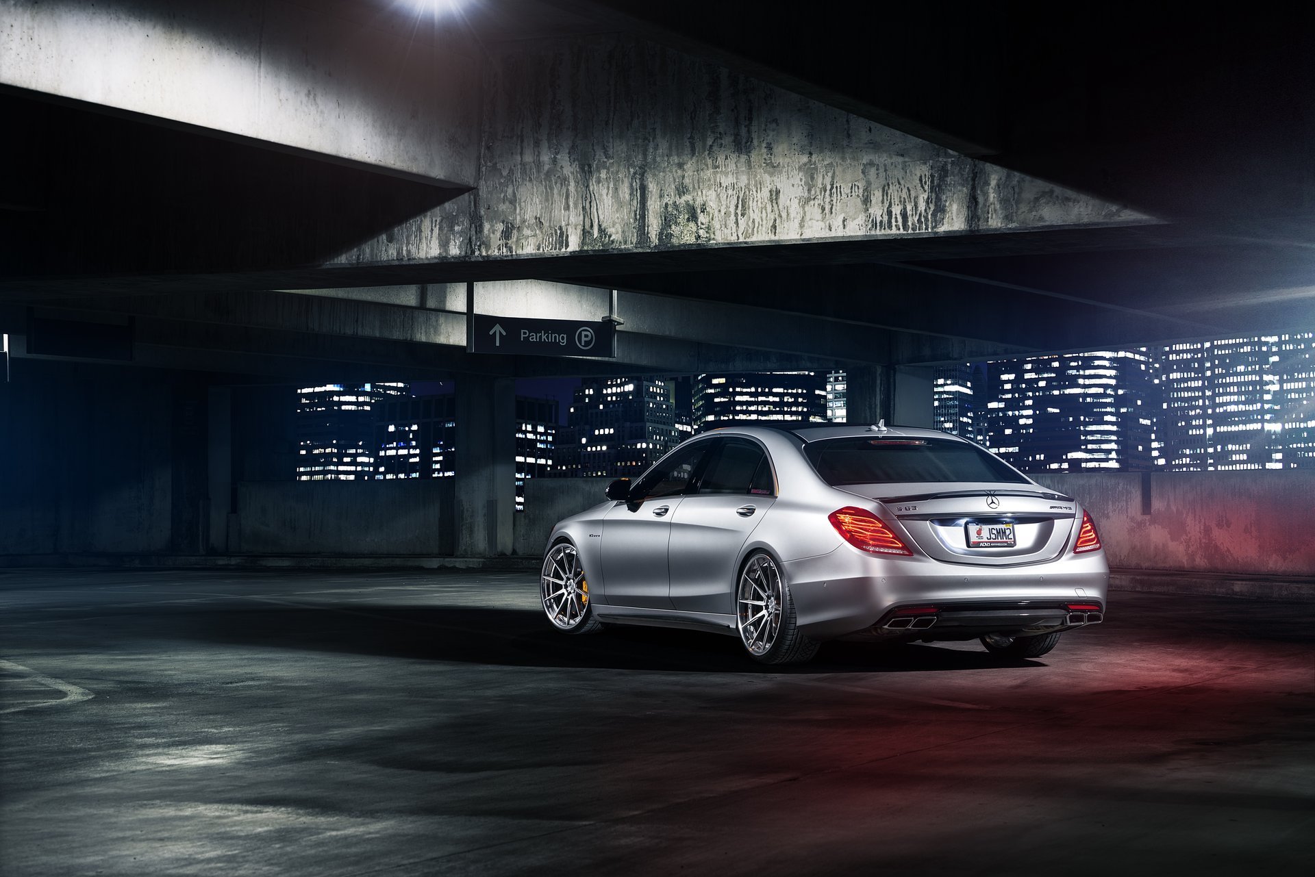 mercedes-benz s63 parcheggio notte posteriore