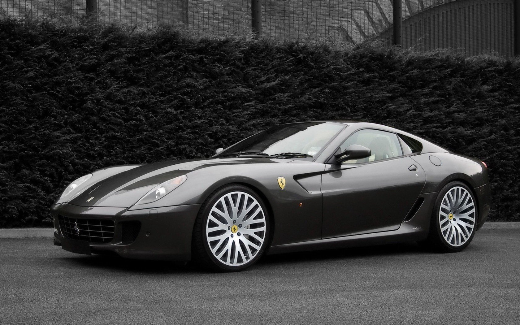 progetto kahn distintivo di marca catena di maglia ferrari grigio auto giallo bellezza autovetture trasporti veicoli a motore b-w cerchi carriola auto nera cespugli