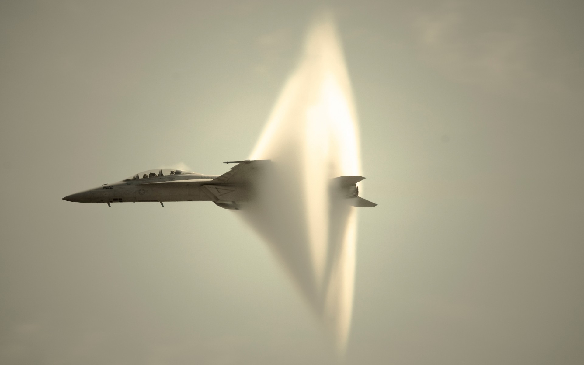 fa18 super hornet barriera del suono aereo
