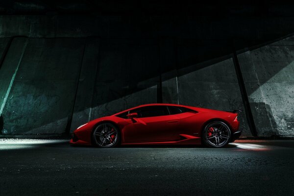 Lamborghini auto rossa a Chicago