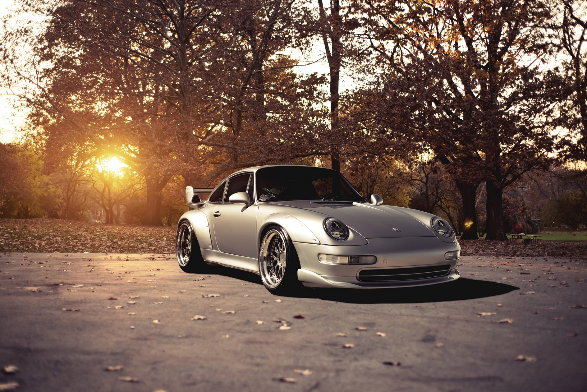 porsche 911 gt2 argento anteriore porsche argento alberi abbagliamento del sole