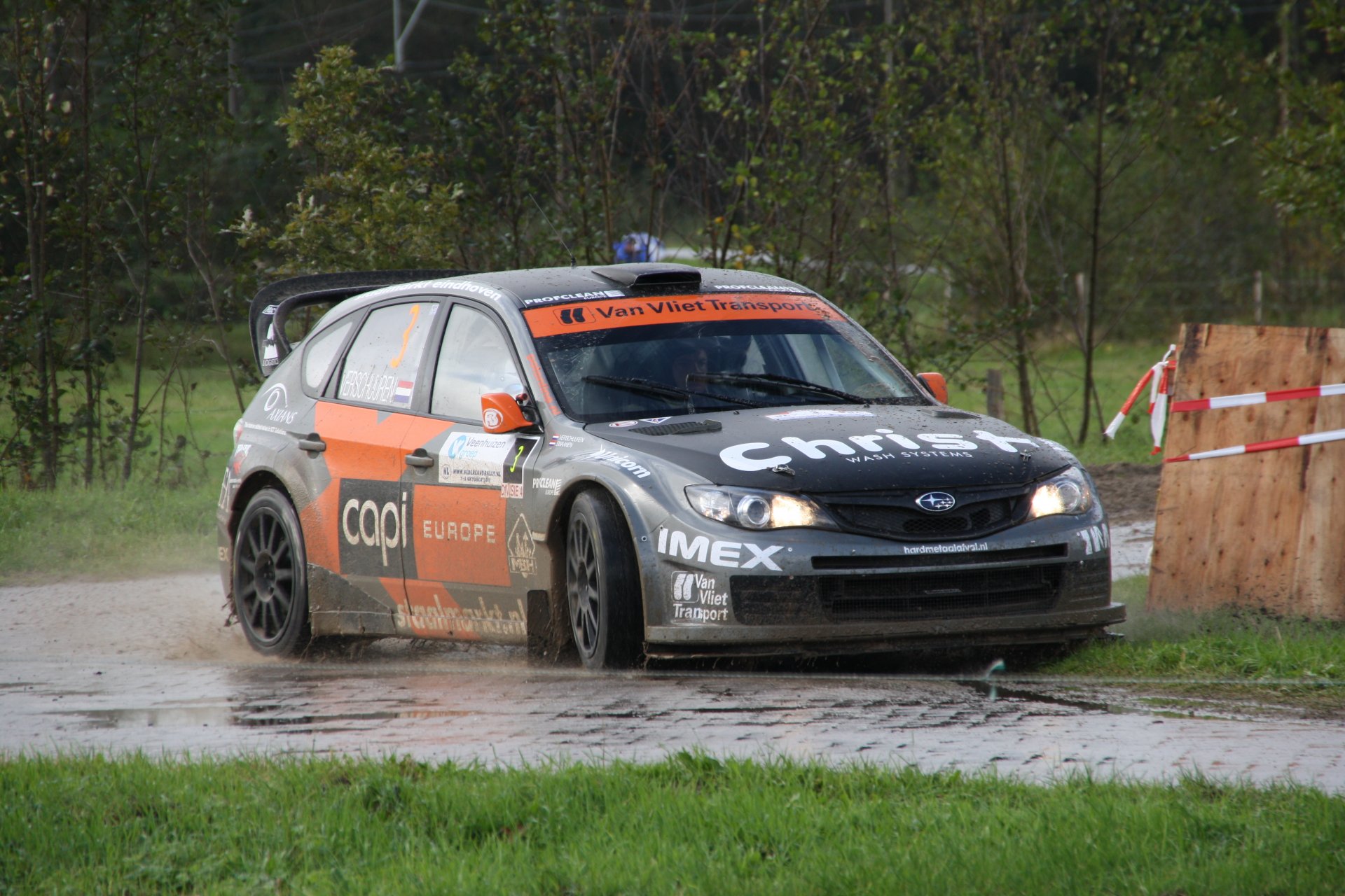 ubaru impreza wrx sti rally fango pioggia