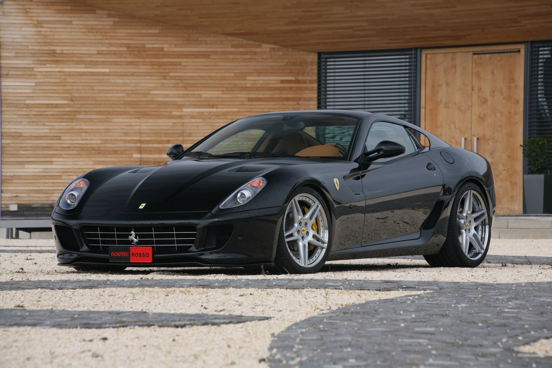 ferrari nero messa a punto