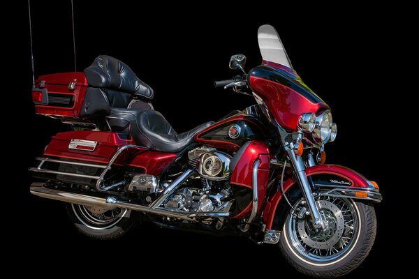 Moto harley-davidson rossa e nera