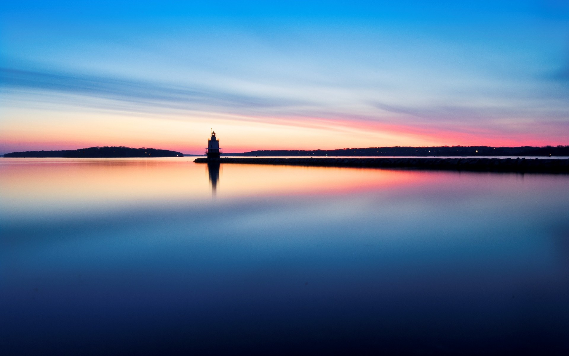 faro acqua riflessione mattina