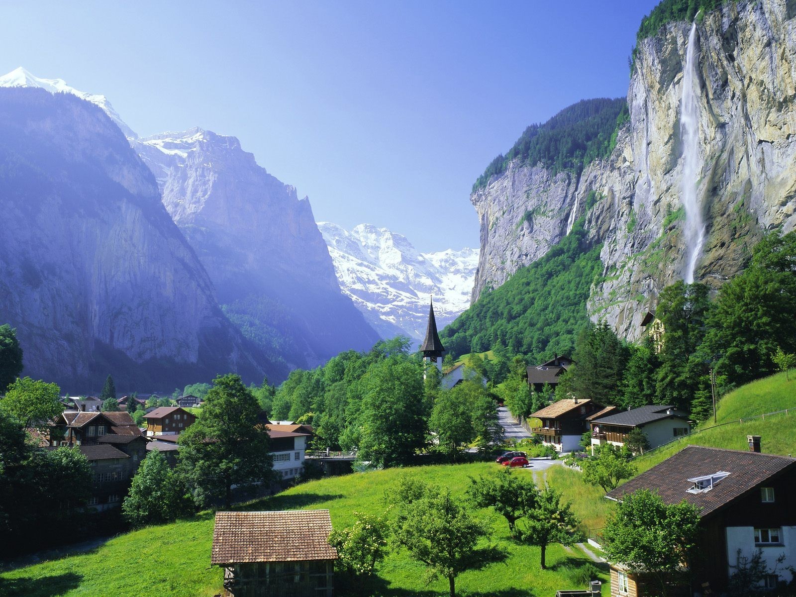 montagne cascata città