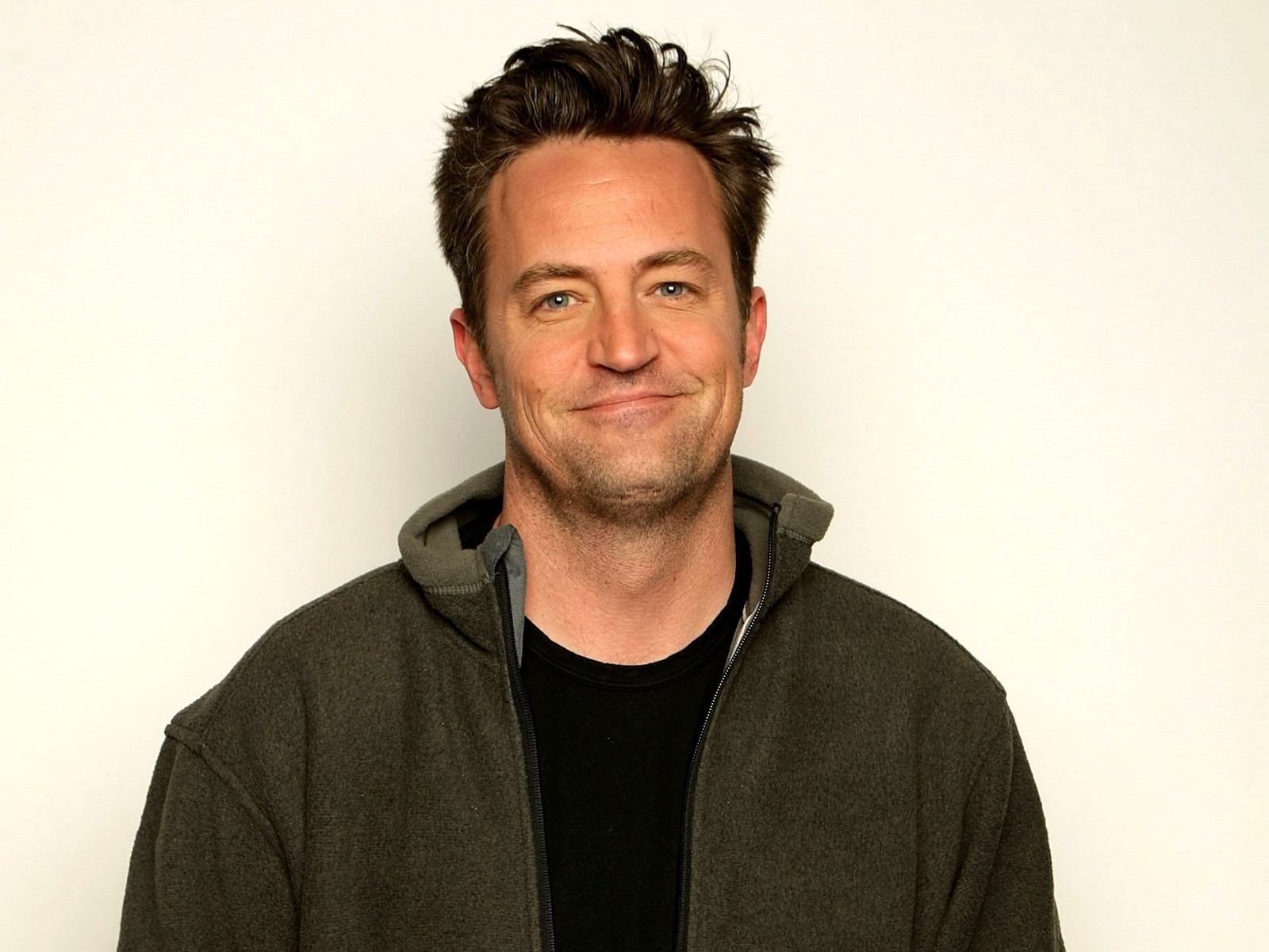 matthew perry attore comico sorriso uomo