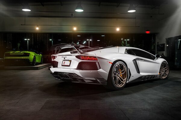 Auto bianca lp700-4 novitec torado. lamborghini aventador