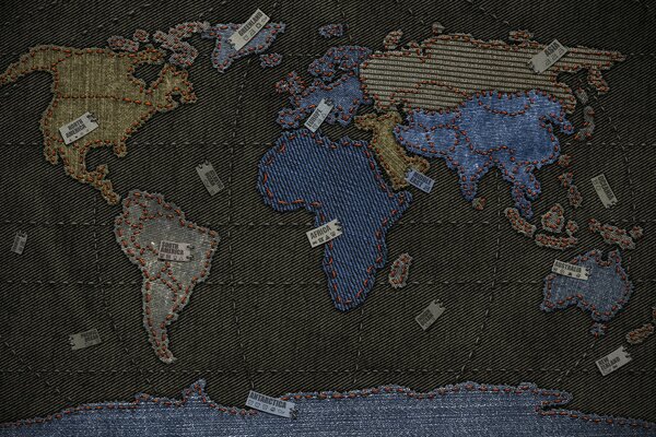 Insolita mappa del mondo in denim con etichette