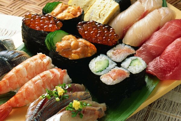 Panini e sushi con frutti di mare