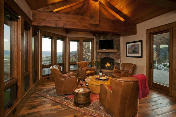 Camino ed elementi in legno nel design