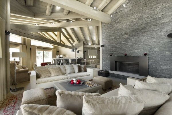Camino e travi in legno nel design