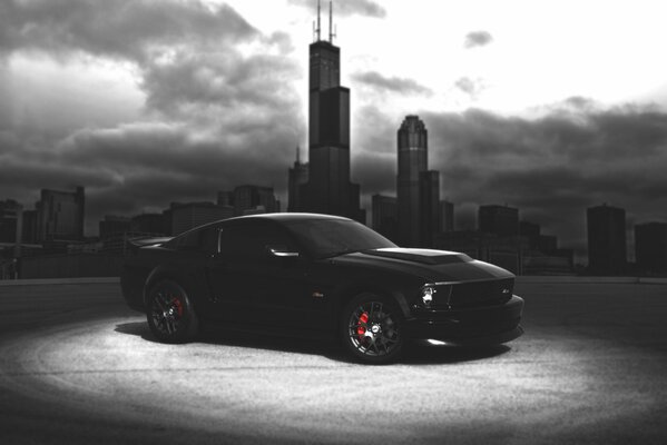 Ford Mustang si addormenta nella città addormentata