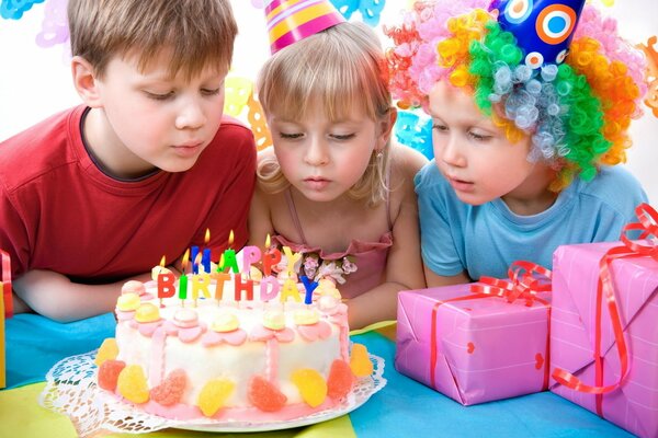 Auguri di buon compleanno per i bambini