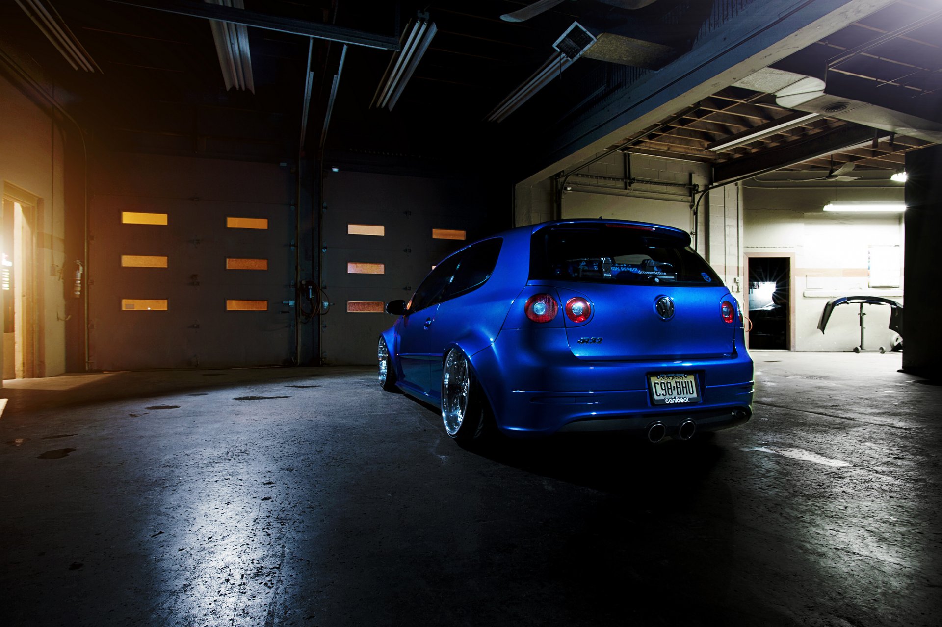 volkswagen golf gti blu messa a punto cerchi coda