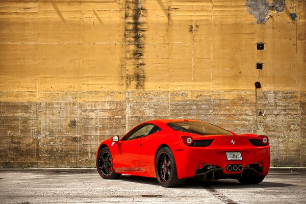 Rosso firrari Italia, riflessione vista posteriore