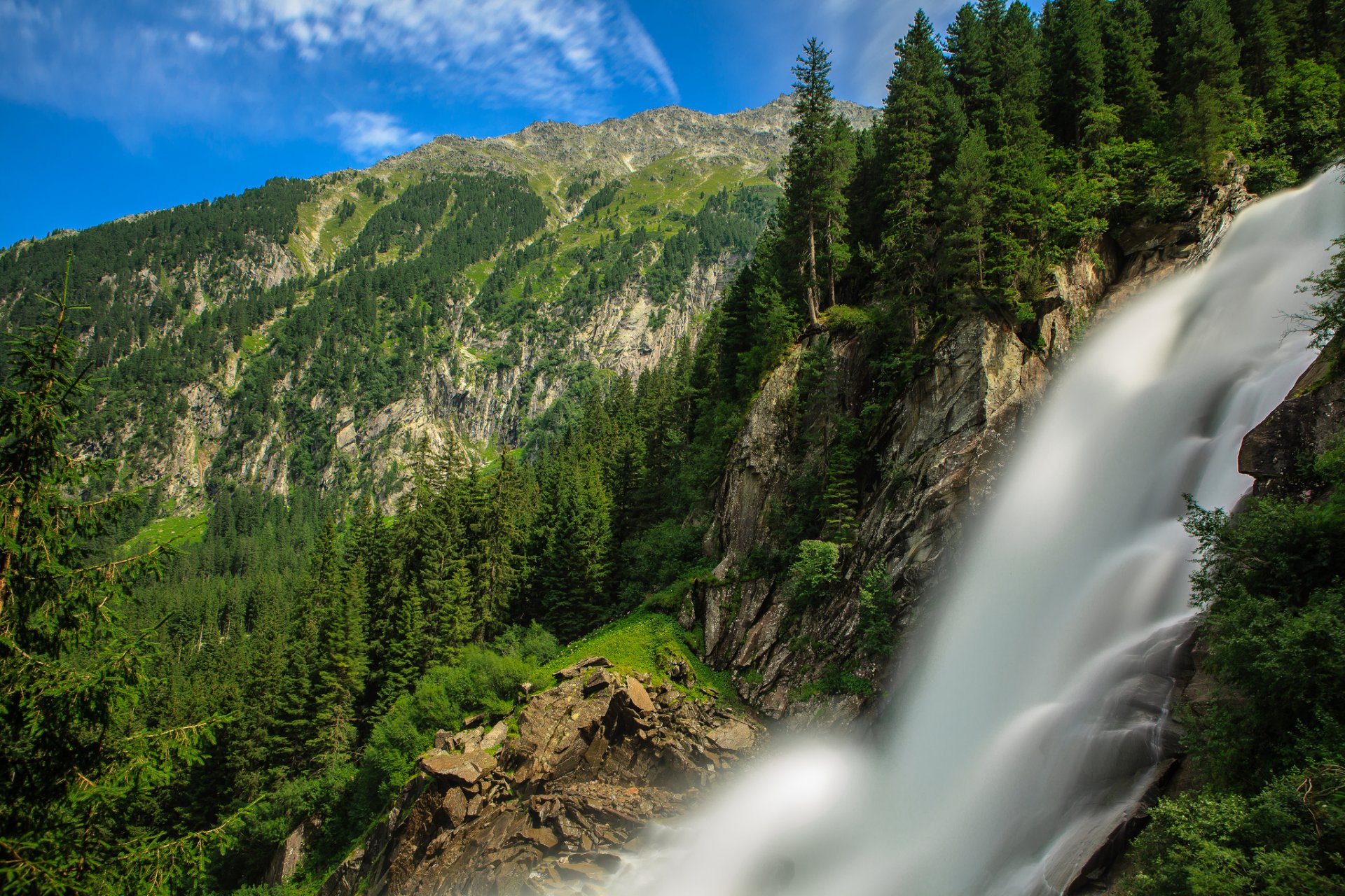 kriml austria alpi cascata di kriml ruscello montagne foresta