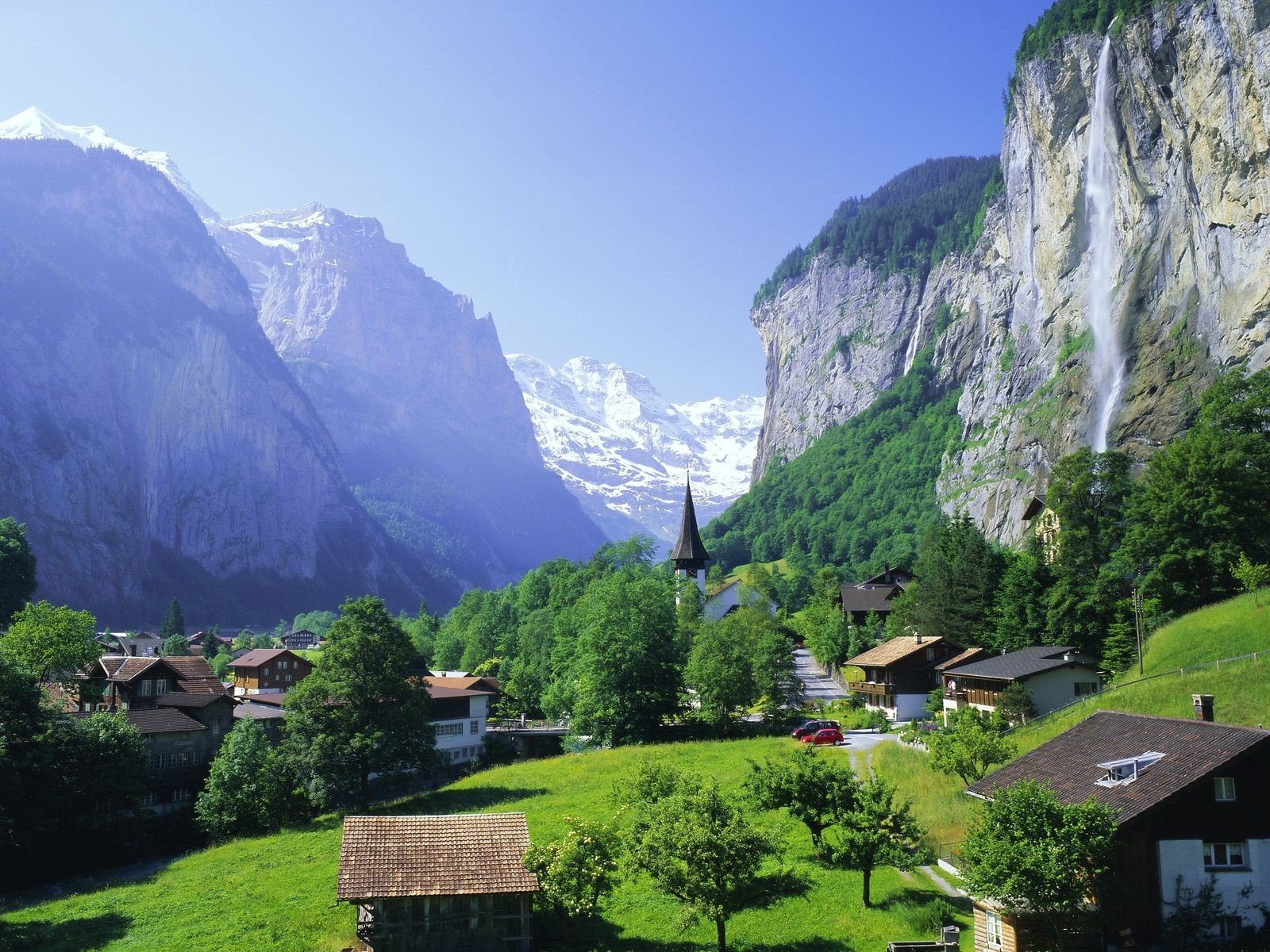 montagne cascata città