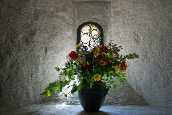 Bellissimo bouquet alla finestra Vintage