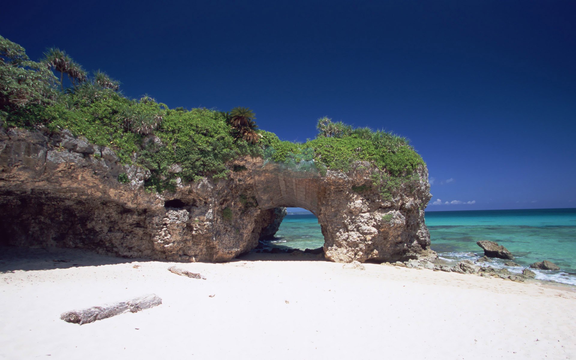 giappone okinawa spiaggia mare oceano sabbia arco rocce rocce verde