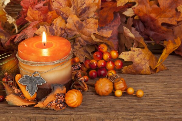 Autunno caduta foglie candele accese