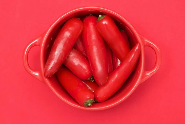 Una tazza di peperoncino rosso
