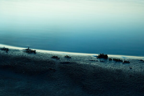 In riva al mare acqua blu
