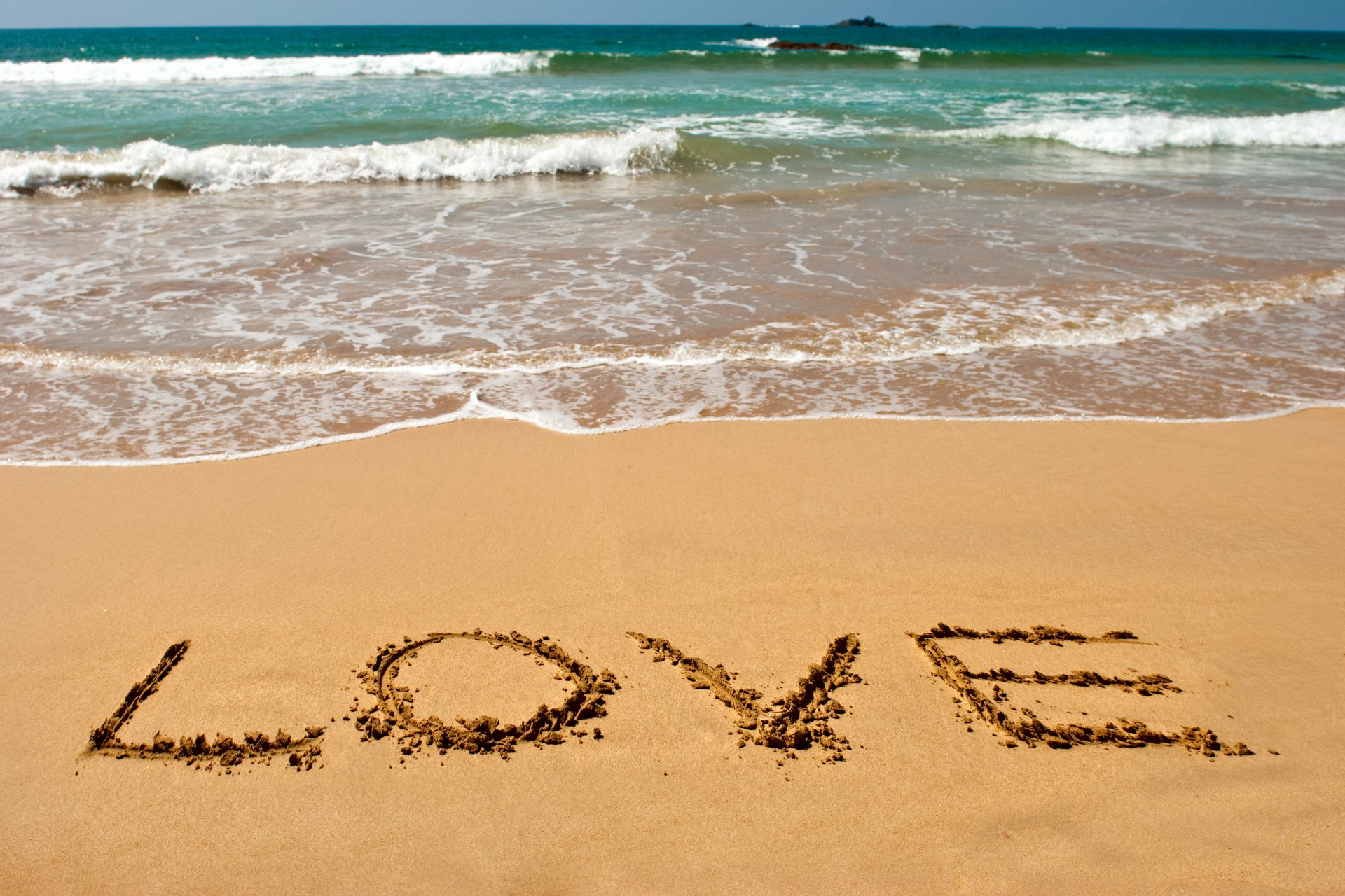 amore sabbia spiaggia mare estate scrittura lettere iscrizione estate umore romanticismo