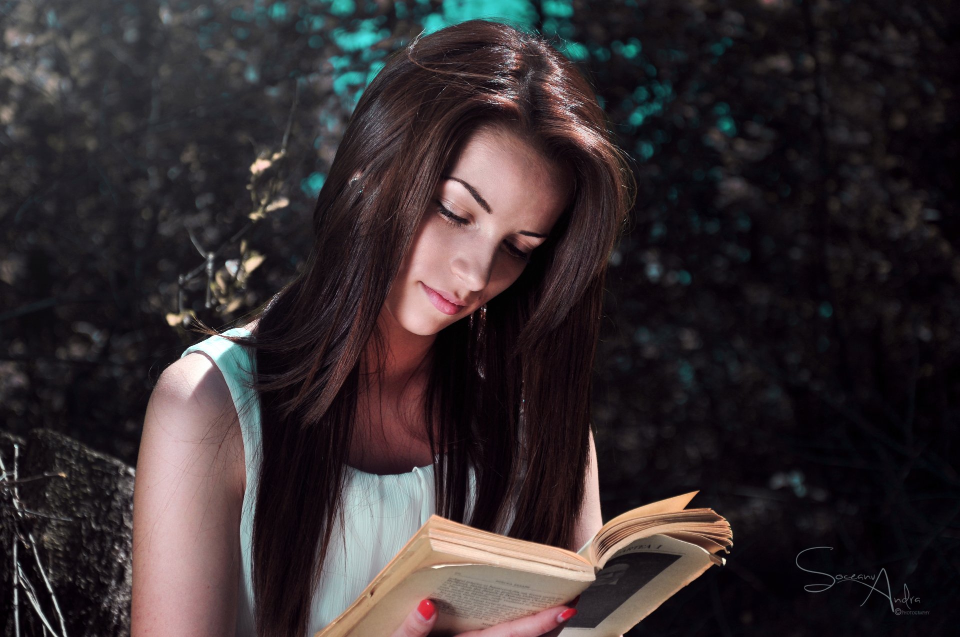 ragazza libro lettura