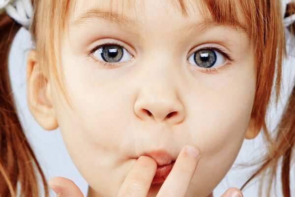 Redhead ragazza faccia da vicino