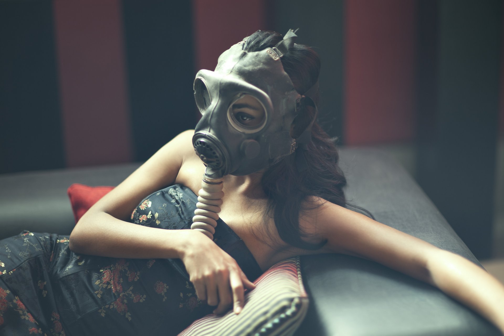 modello karen david maschera antigas