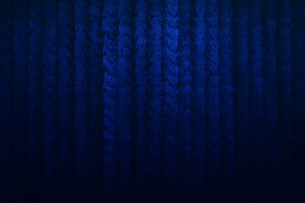 Maglia blu scuro a strisce