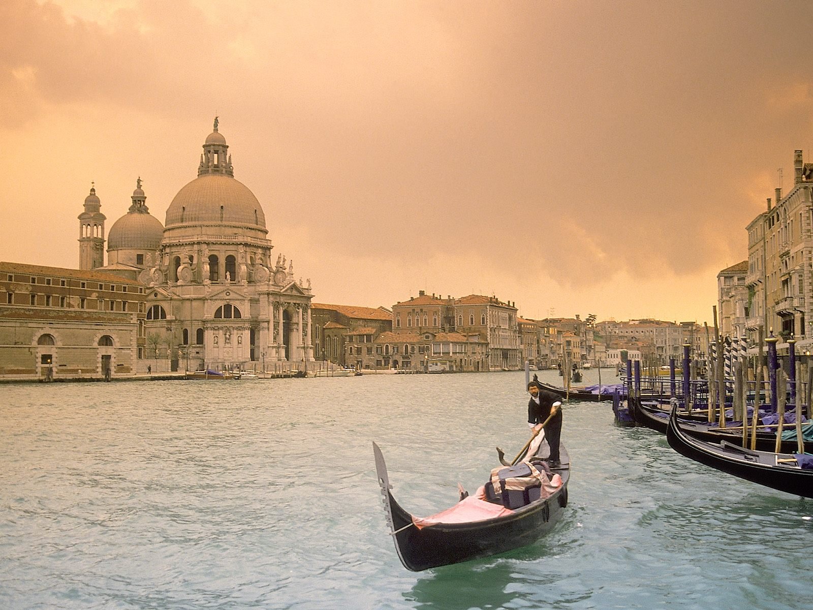 italia venezia canale