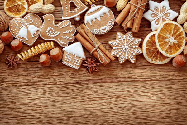 Biscotti allo zenzero di Natale con cannella e arancia