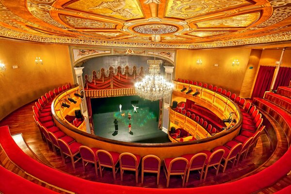 Vista dal balcone sul palco del Teatro