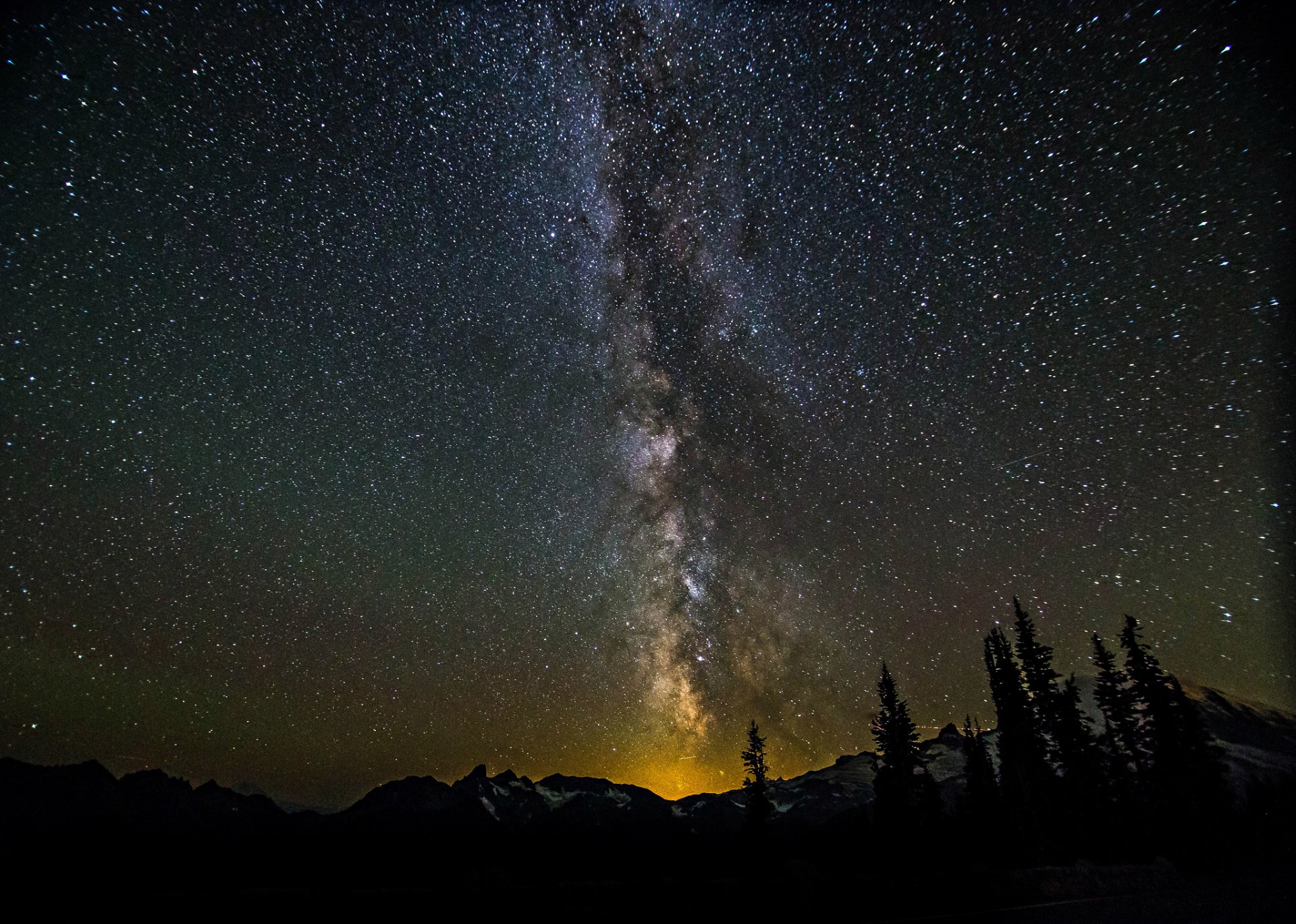 spazio stelle notte spazio via lattea alberi foresta montagne