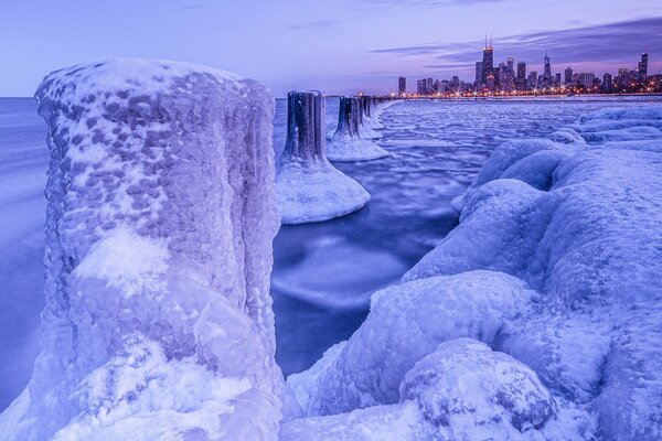 Inverno, città notturna di Chicago