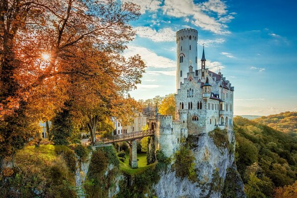 Bellissimo paesaggio di un antico castello
